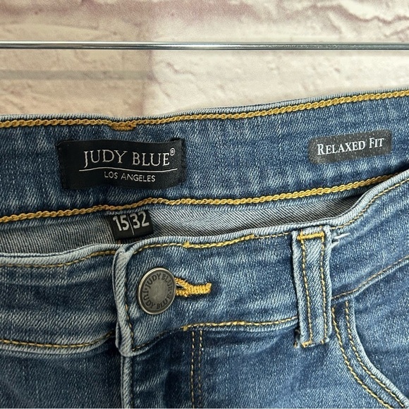 Judy Blue Distressed Relaxed Fit Jeans - Picture 10 of 15